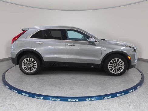 Used 2024 Cadillac XT4 Premium Luxury w/ Technology Package FWD image 6