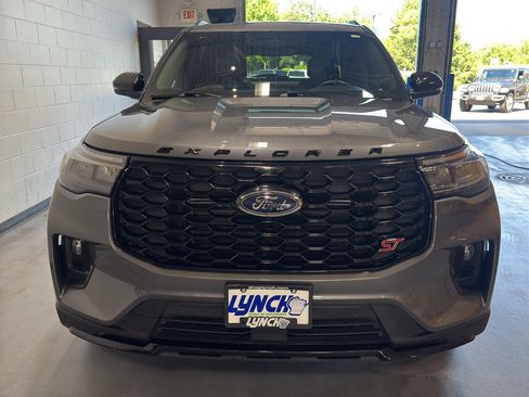 Used 2025 Ford Explorer ST AWD/4WD image 8