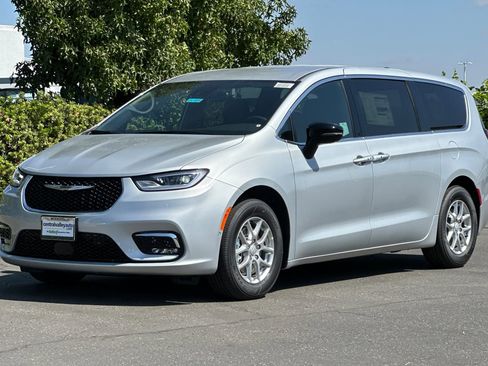 New 2026 Chrysler Pacifica Select image 8