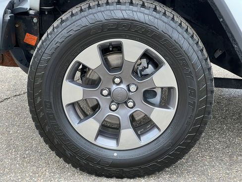 Used 2018 Jeep Wrangler Unlimited Sahara AWD/4WD image 7