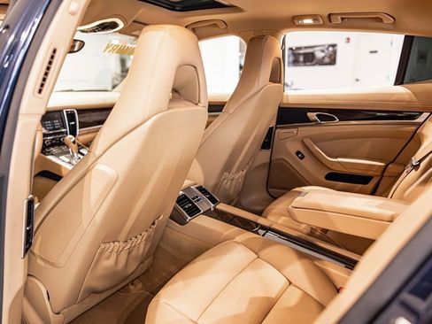 Used 2016 Porsche Panamera 4 image 34