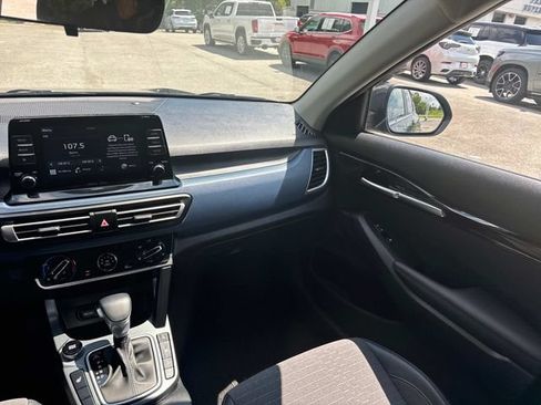 Used 2021 Kia Seltos S AWD/4WD image 19