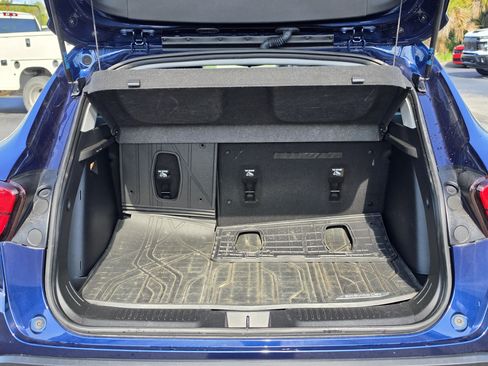 Used 2024 Chevrolet Trax LT w/ Sunroof Package FWD image 6