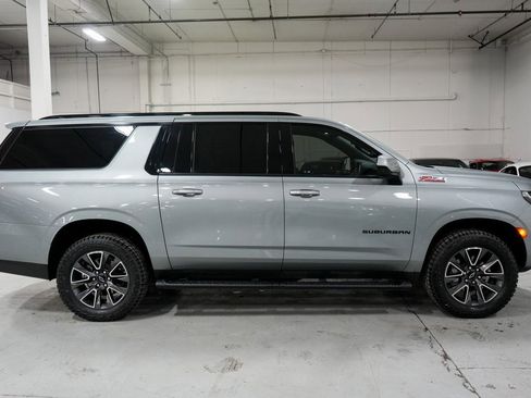 Used 2023 Chevrolet Suburban Z71 image 7