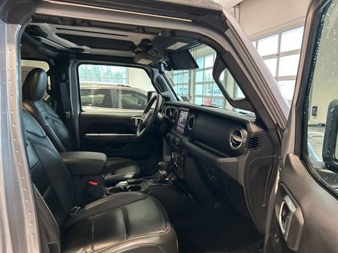Used 2020 Jeep Gladiator Overland image 16