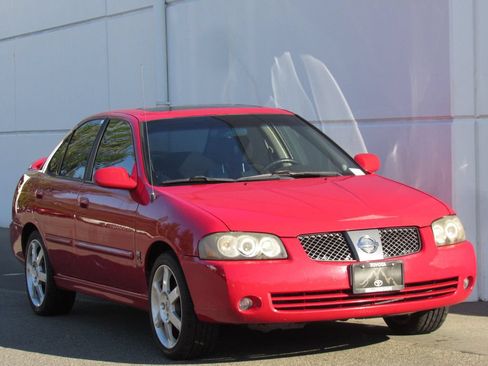 Used 2006 Nissan Sentra SE-R Spec V w/ (J01) Sunroof Pkg FWD image 2