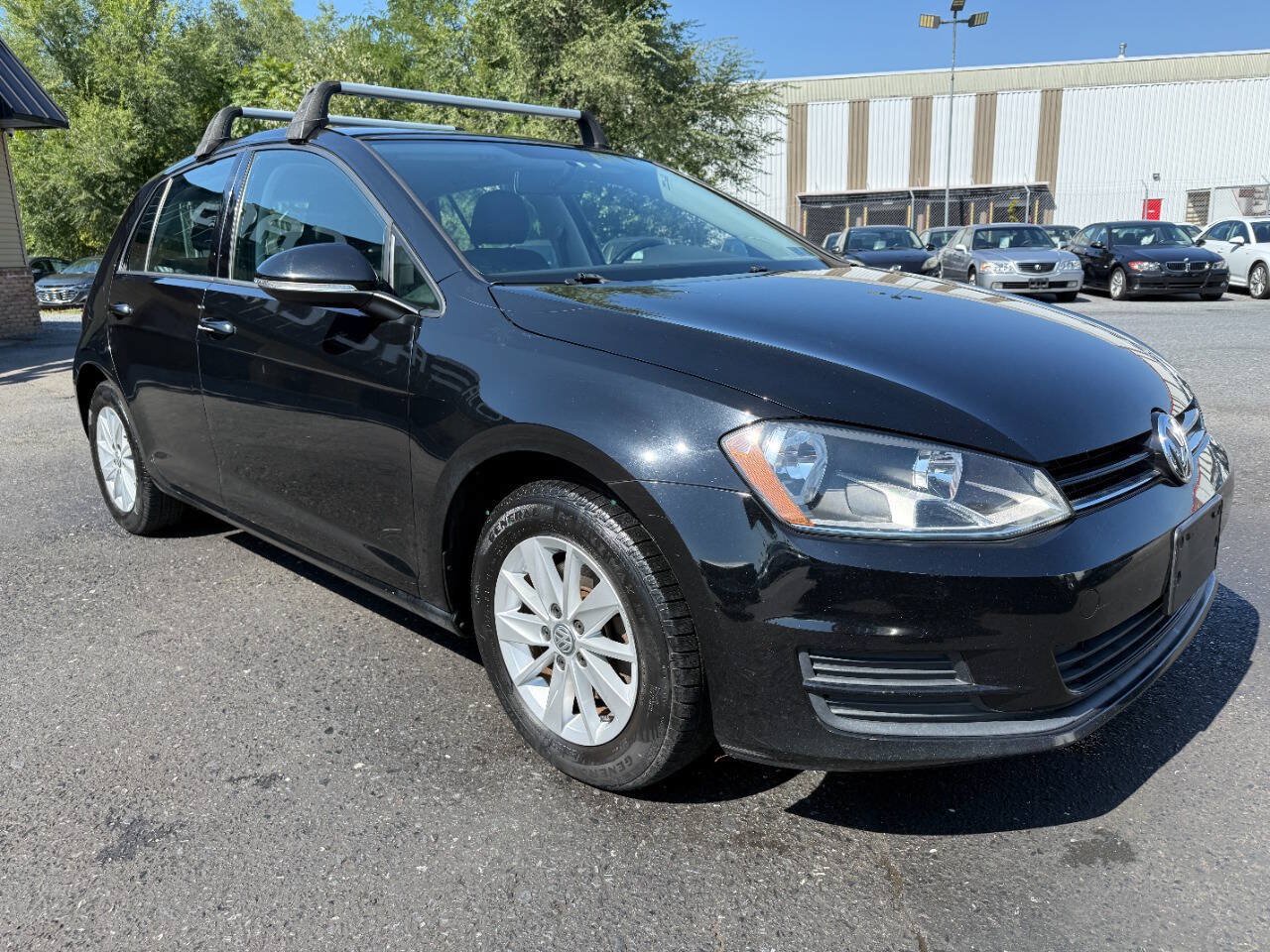 Used 2016 Volkswagen Golf S FWD image 3