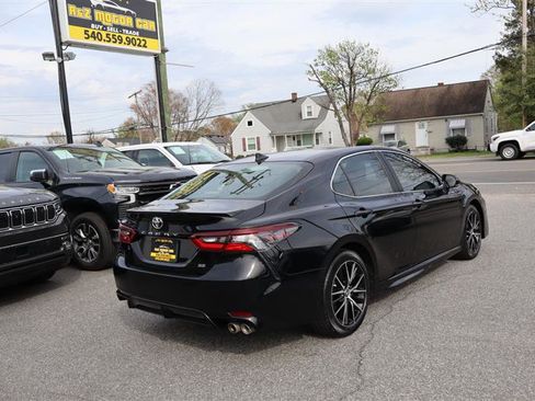 Used 2024 Toyota Camry SE image 5