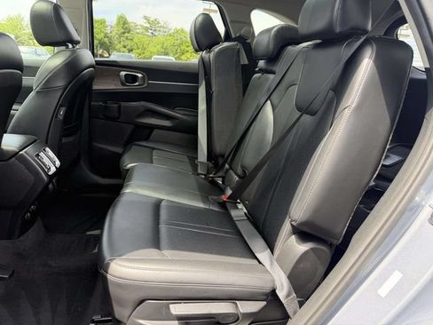 Used 2023 Kia Sorento S w/ Panoramic Sunroof Package AWD/4WD image 9