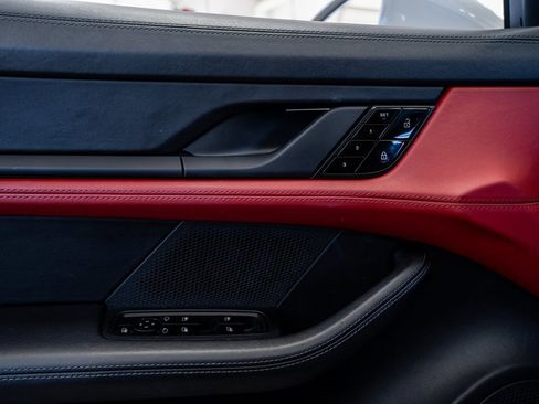 Used 2021 Porsche Taycan 4S image 27