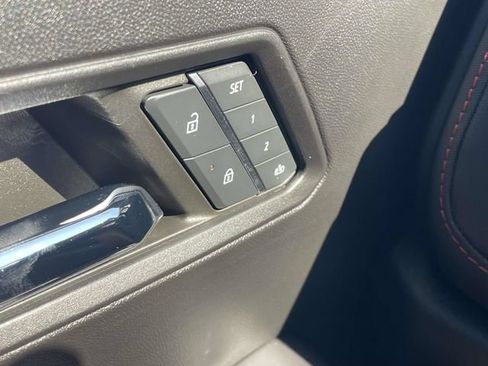 Used 2024 Chevrolet Colorado Z71 w/ Z71 Convenience Package 2 AWD/4WD image 24