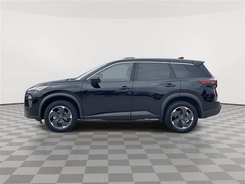 Used 2024 Nissan Rogue SV AWD/4WD image 2
