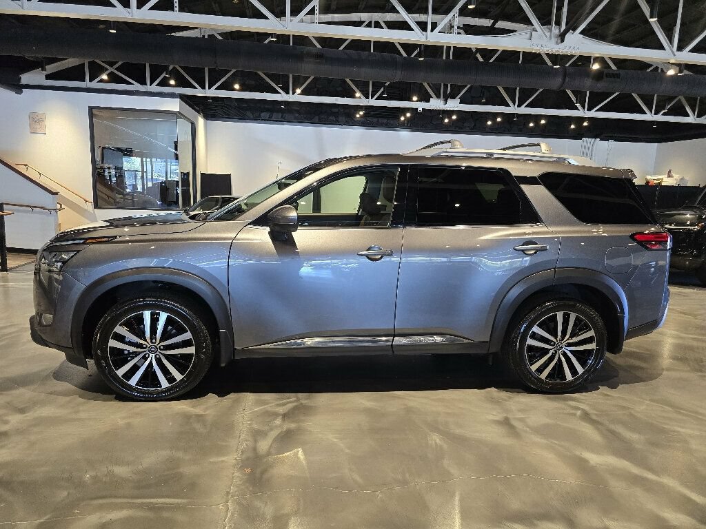 Used 2025 Nissan Pathfinder Platinum w/ Cargo Package AWD/4WD image 2