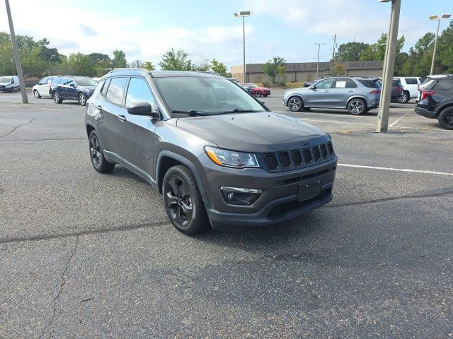 Used 2019 Jeep Compass Latitude FWD image 1