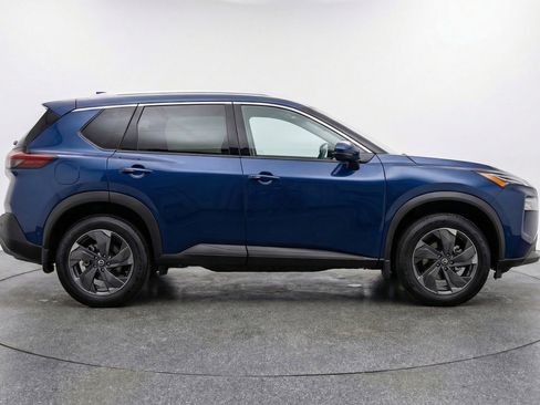 Used 2025 Nissan Rogue SV FWD image 11