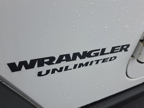 Used 2015 Jeep Wrangler Unlimited Sport image 33