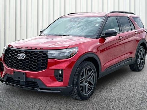 Used 2025 Ford Explorer ST-Line w/ ST-Line Street Pack AWD/4WD image 2