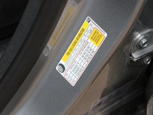 Used 2025 GMC Acadia Denali image 32