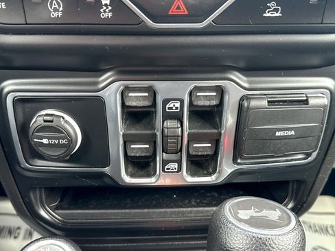 Used 2021 Jeep Wrangler Unlimited Sport image 32