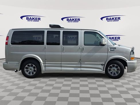 Used 2022 GMC Savana 2500 w/ Enhanced Convenience Package RWD image 4