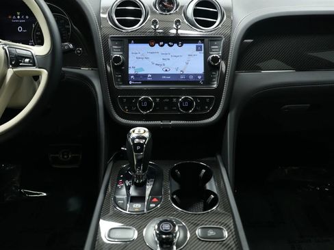 Used 2019 Bentley Bentayga image 39