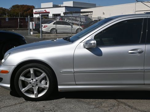 Used 2007 Mercedes-Benz C 230 Sedan image 3