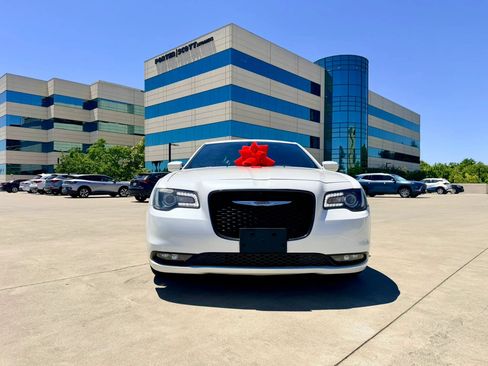 Used 2016 Chrysler 300 S w/ Light Group RWD image 13