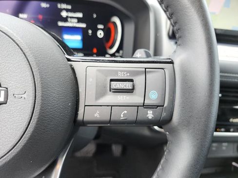 Used 2024 Nissan Rogue SL AWD/4WD image 35