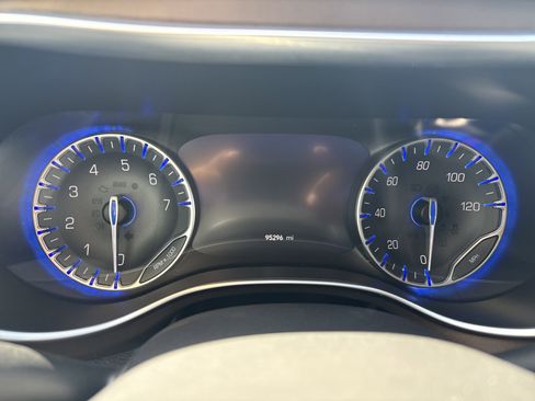 Used 2017 Chrysler Pacifica Touring-L Plus w/ Advanced Safetytec Group image 24