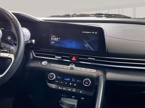Used 2023 Hyundai Elantra Limited image 7