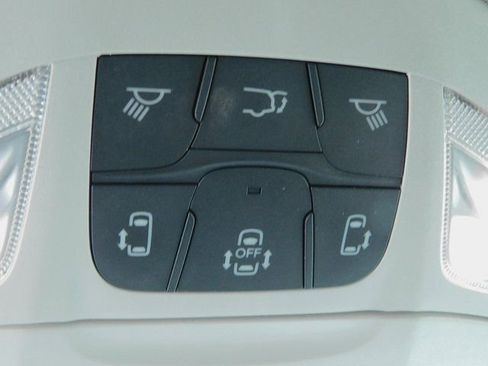 Used 2024 Chrysler Pacifica Limited image 20