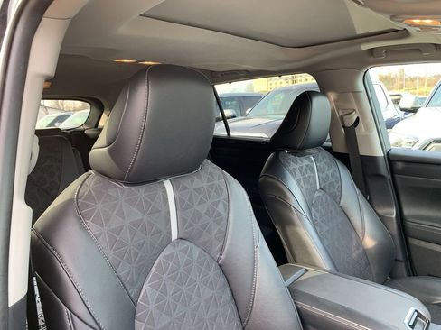 Used 2024 Toyota Highlander XLE image 18