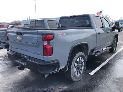 Used 2024 Chevrolet Silverado 2500 Custom w/ Custom Value Package image 4