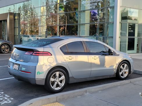 Used 2015 Chevrolet Volt Premium w/ Premium Trim Package FWD image 6