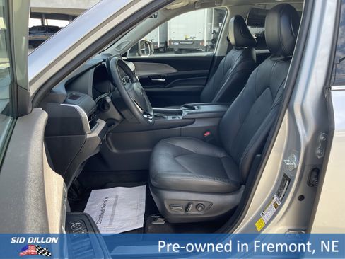 Used 2024 Toyota Grand Highlander Limited image 7