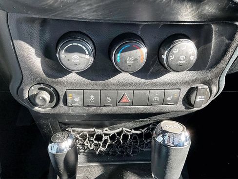 Used 2011 Jeep Wrangler Sahara image 13