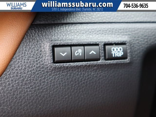 Used 2025 Toyota Crown Signia AWD/4WD image 17