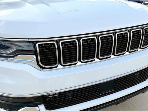 Used 2024 Jeep Wagoneer L Series II w/ Flexible Seating Group image 25