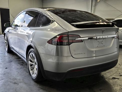 Used 2018 Tesla Model X image 2