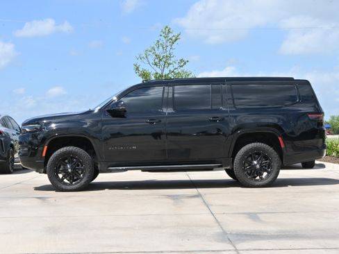 Used 2023 Jeep Wagoneer L Series II w/ Premium Group I image 5