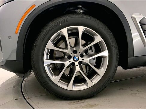 New 2026 BMW X5 xDrive40i w/ Climate Comfort Package image 9