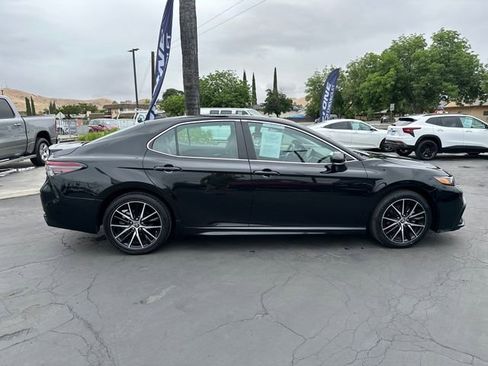 Used 2024 Toyota Camry SE FWD image 9