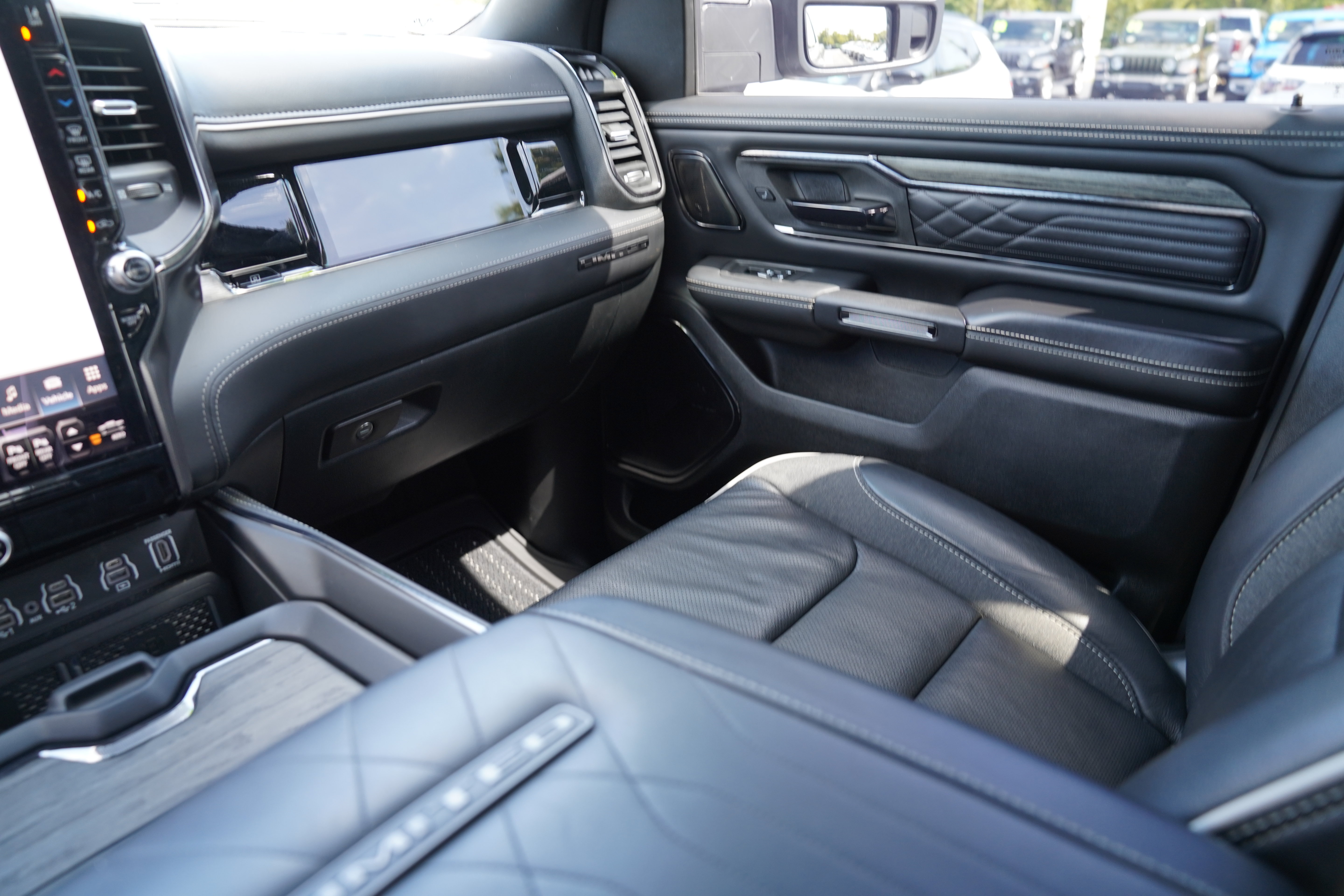 Used 2025 RAM 1500 Limited AWD/4WD image 13