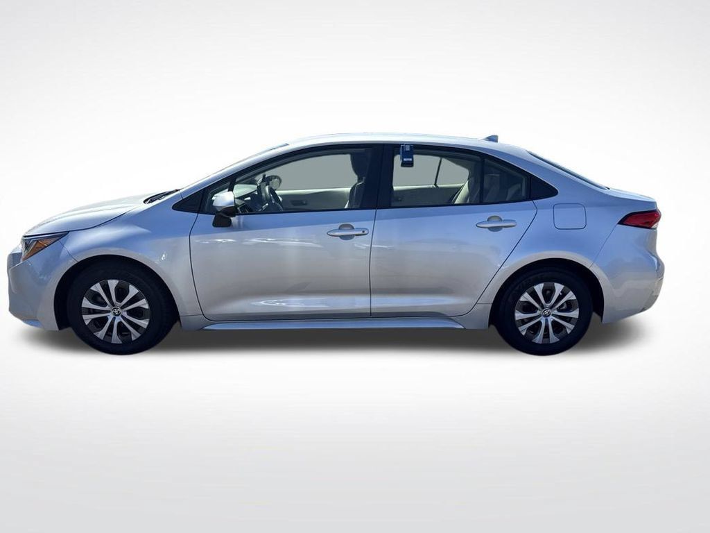 Used 2022 Toyota Corolla LE FWD image 4