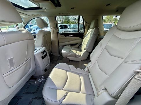 Used 2015 Cadillac Escalade Luxury AWD/4WD image 11