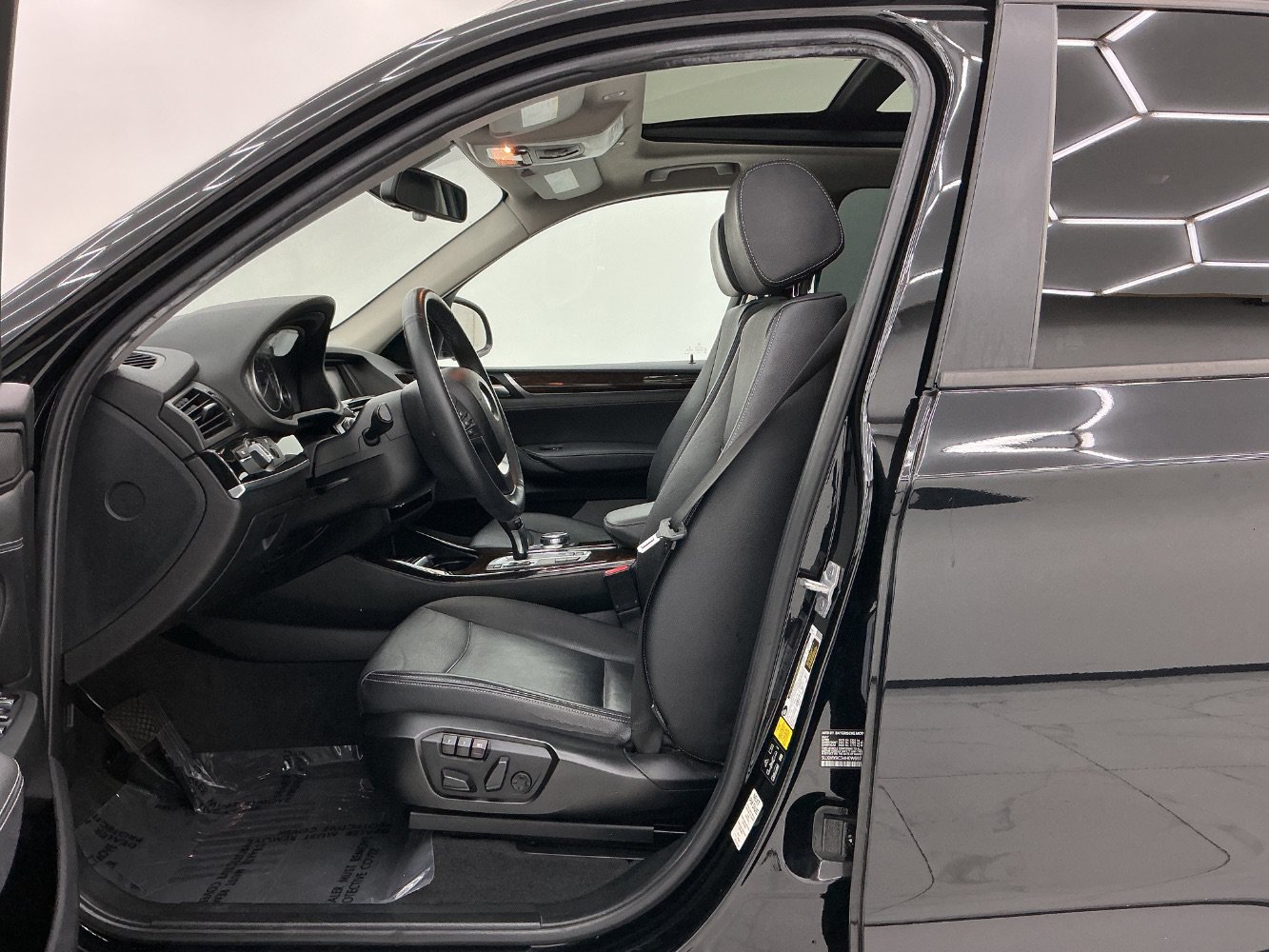 Used 2017 BMW X3 xDrive28i AWD/4WD image 14