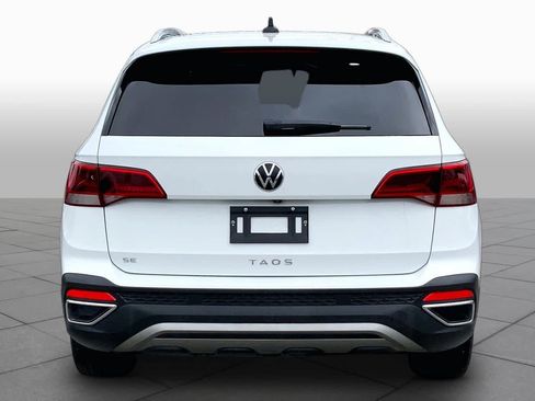 Used 2023 Volkswagen Taos SE w/ Panoramic Sunroof Package FWD image 5