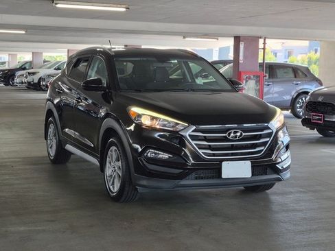 Used 2017 Hyundai Tucson SE w/ SE Popular Package 02 FWD image 3