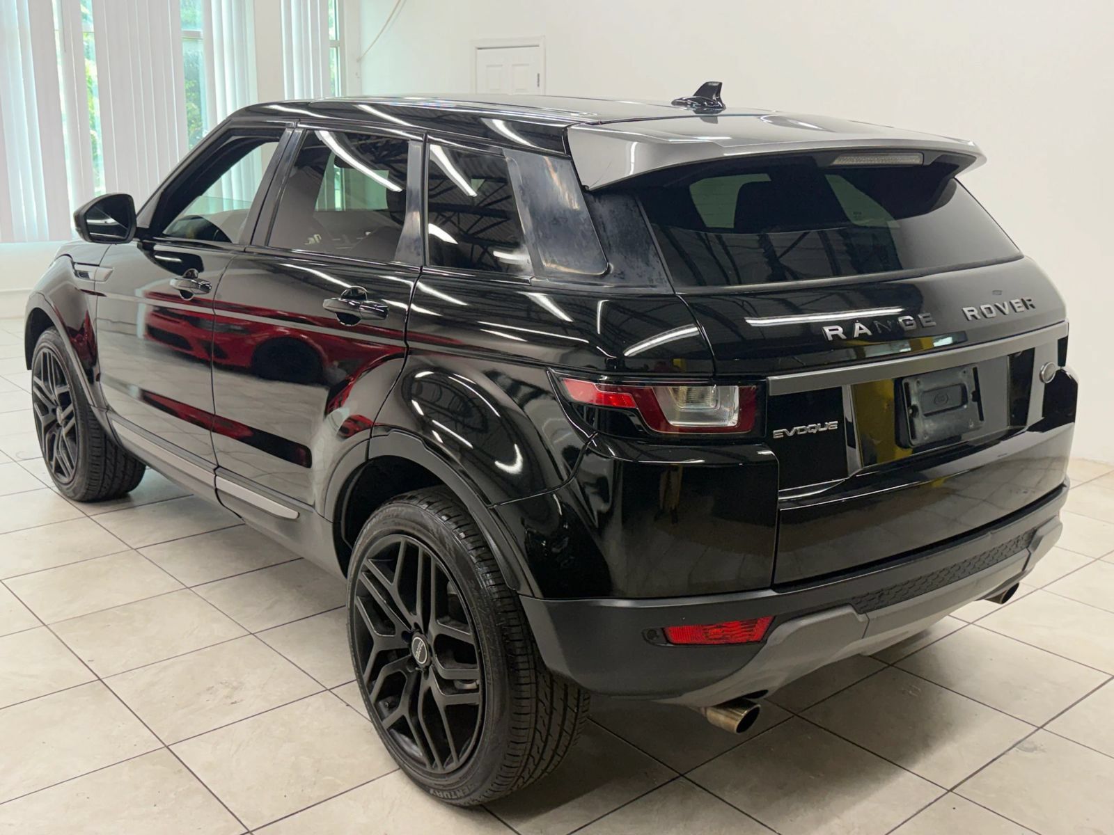 Used 2016 Land Rover Range Rover Evoque SE AWD/4WD image 7