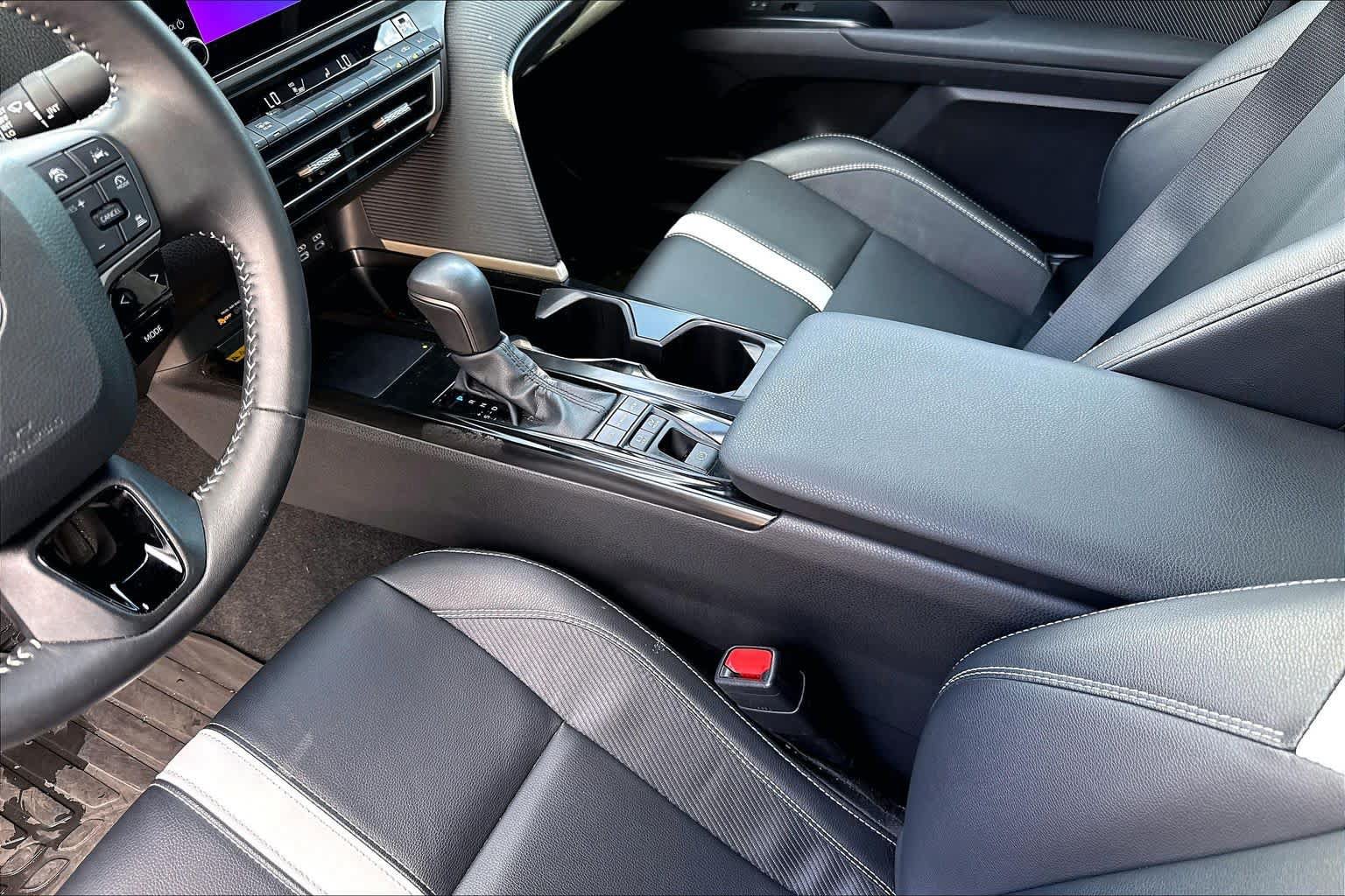 Used 2025 Toyota Camry SE FWD image 16